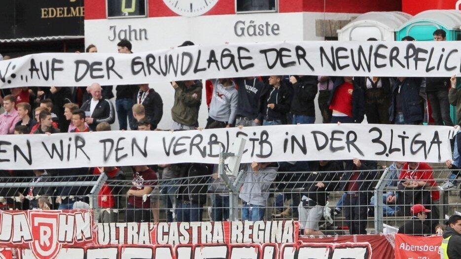 Die Spruchbänder der Jahnfans beim Spiel gegen den Chemnitzer FC. (Foto: Fabian Roßmann) Die Spruchbänder der Jahnfans beim Spiel gegen den Chemnitzer FC. (Foto: Fabian Roßmann)