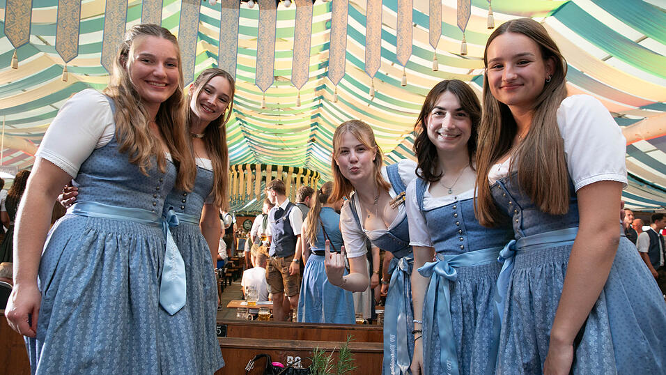 Die Partybilder vom Montag, 11. August, aus dem Festzelt Wenisch. Die Partybilder vom Montag, 11. August, aus dem Festzelt Wenisch.