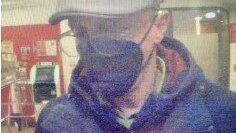 Mit diesem Foto sucht die Polizei nach dem mutmaßlichen Täter. Mit diesem Foto sucht die Polizei nach dem mutmaßlichen Täter.