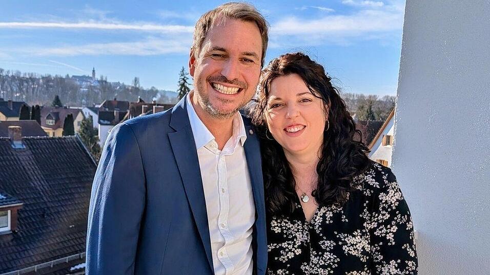 Freuen sich auf ihr zweites Kind: Landaus Bürgermeister Matthias Kohlmayer mit seiner Frau Isabella. (Archivfoto) Freuen sich auf ihr zweites Kind: Landaus Bürgermeister Matthias Kohlmayer mit seiner Frau Isabella. (Archivfoto)