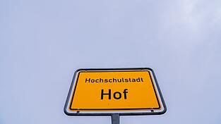 Die Regierung von Oberfranken hat den Haushalt der Stadt Hof wegen zu hoher Schulden abgelehnt. (Archivbild) Die Regierung von Oberfranken hat den Haushalt der Stadt Hof wegen zu hoher Schulden abgelehnt. (Archivbild)