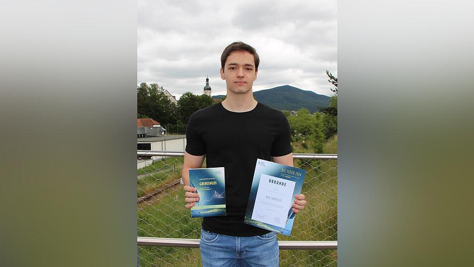 Maximilian Emberger ist f&uuml;r seine Kurzgeschichte mit dem Literaturpreis 'Die Feder' pr&auml;miert worden. Neben einem Preisgeld von 100 Euro gab es auch eine Urkunde und einen Sammelband mit den Siegergeschichten.