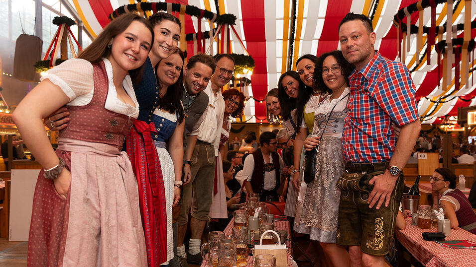 Die Partybilder vom Donnerstag, 17. August 2023, aus dem Festzelt Krönner. Die Partybilder vom Donnerstag, 17. August 2023, aus dem Festzelt Krönner.