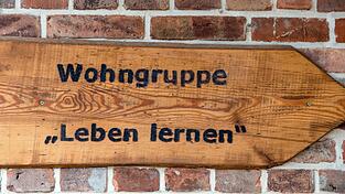Die Unterbringung in station&auml;ren Einrichtungen der Jugendhilfe ist die letzte Option und kostspielig.