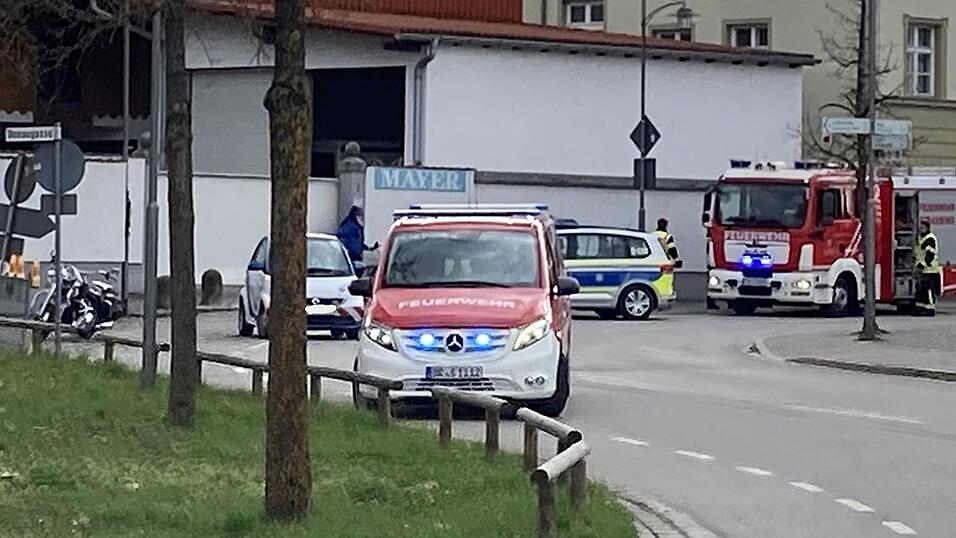 Durch den Rettungseinsatz kam es am Mittwochnachmittag im Bereich der Uferstra&szlig;e zu Verkehrsbehinderungen.