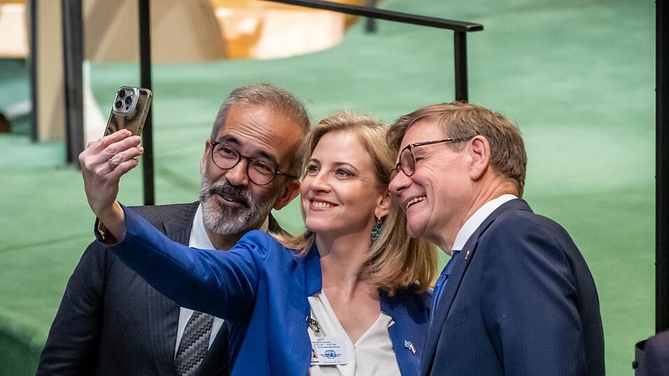 Wahlkampf gegen Freunde: Außenminister Wadephul mit seiner Amtskollegein aus Österreich, Beate Meinl-Reisinger, und seinem portugiesischen Amtskollegen Paulo Rangel. Wahlkampf gegen Freunde: Außenminister Wadephul mit seiner Amtskollegein aus Österreich, Beate Meinl-Reisinger, und seinem portugiesischen Amtskollegen Paulo Rangel.