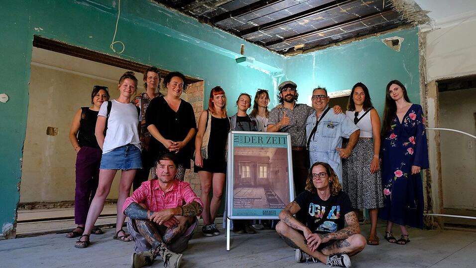 Zu 'Im Lauf der Zeit - eine Kollosion von Kunst, Musik und Architektur' laden Burgtheaterverein und Kreativ Kollektiv gemeinsam ein.