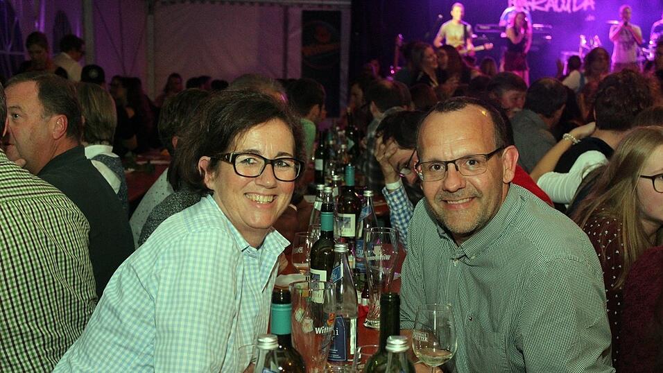 Die besten Bilder vom Wein- und Wei&szlig;bierfest des Burschenvereins Arth und der M&auml;dchengruppe.