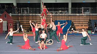 Diese Weihnachtswichtel kümmerten sich um die Wartung des Weihnachtsmann-Schlittens.