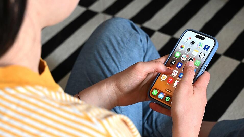 Laute Rufe nach Altersschranken für Jugendliche bei Social Media. (Symbolbild) Laute Rufe nach Altersschranken für Jugendliche bei Social Media. (Symbolbild)