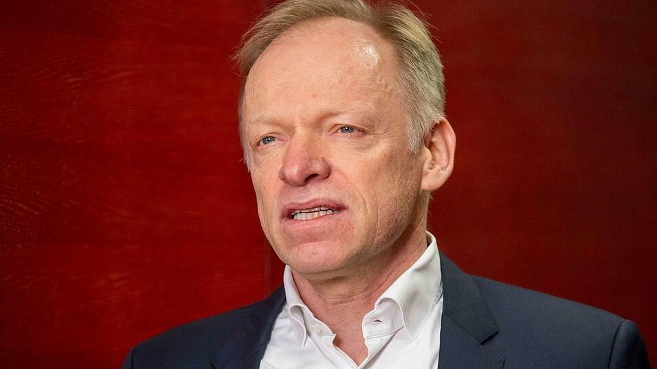 Ifo-Chef Clemens Fuest verweist darauf, dass Deutschland nicht mehr so abh&auml;ngig von &Ouml;l sei wie in den 70er Jahren. (Archivbild)