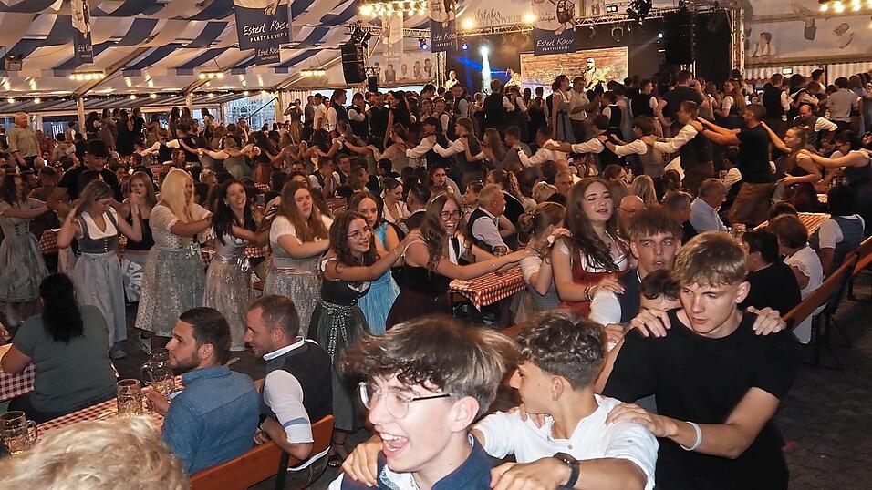 Beste Stimmung: Die Gäste feierten in die Nacht hinein. Beste Stimmung: Die Gäste feierten in die Nacht hinein.