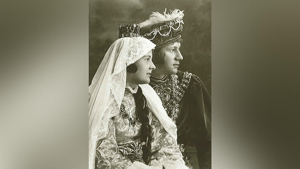 Das 40. Brautpaar der Landshuter Hochzeit wurde am Montag vorgestellt. Damit reiht es sich in eine Schar illustrer Paare ein. Eines von ihnen hat sogar geheiratet.