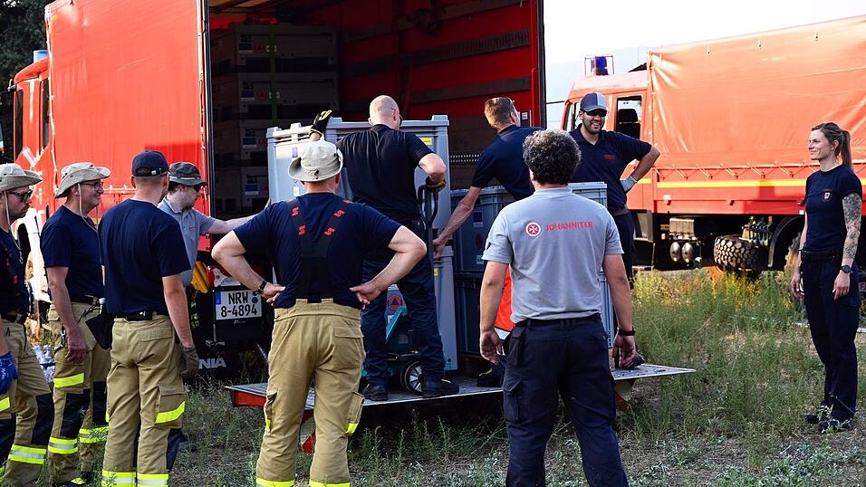 Die deutschen Feuerwehrleute haben eine dreitägige Anfahrt hinter sich.