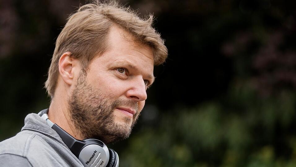 Der 50-j&auml;hrige Peter Thorwarth f&uuml;hrte bei Kom&ouml;dien wie 'Bang Boom Bang' (1999) oder 'Was nicht passt, wird passend gemacht' (2002) Regie