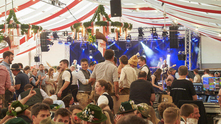 Die Partybilder vom Samstag, 8. August, aus dem Festzelt Lechner. Die Partybilder vom Samstag, 8. August, aus dem Festzelt Lechner.