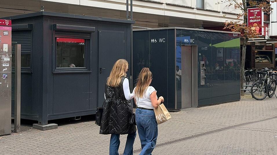 Diese Toilette in der K&ouml;lner Innenstadt wird st&auml;ndig bewacht - und das ist ganz sch&ouml;n teuer.