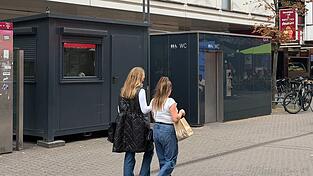 Diese Toilette in der K&ouml;lner Innenstadt wird st&auml;ndig bewacht - und das ist ganz sch&ouml;n teuer.