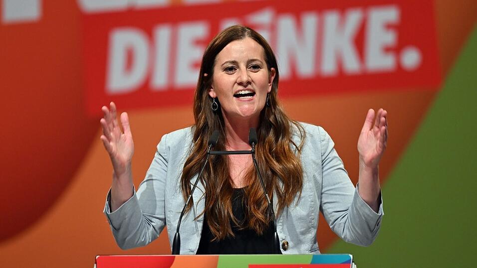 Janine Wissler (Die Linke) spricht nach ihrer Wiederwahl beim Bundesparteitag der Linken in der Messe Erfurt. Janine Wissler (Die Linke) spricht nach ihrer Wiederwahl beim Bundesparteitag der Linken in der Messe Erfurt.