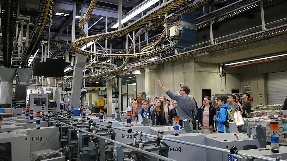 Die Teilnehmer unseres Medienprojekts 'Zeitung in die Schule/ Schule in die Zeitung', haben die Möglichkeit eine Führung durch unsere Druckereien zu machen.