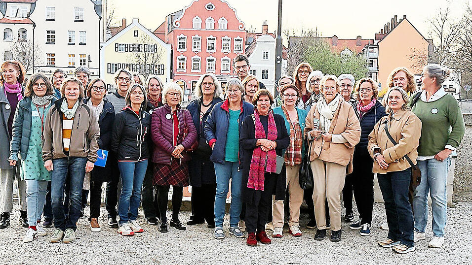 Am Donnerstag kamen die 'Omas gegen Rechts' zum monatlichen Treffen zusammen. Am Donnerstag kamen die 'Omas gegen Rechts' zum monatlichen Treffen zusammen.