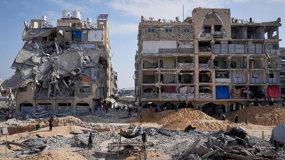 Die meisten Gebäude im Gazastreifen sind nach zwei Jahren Krieg schwer beschädigt oder zerstört. Die meisten Gebäude im Gazastreifen sind nach zwei Jahren Krieg schwer beschädigt oder zerstört.