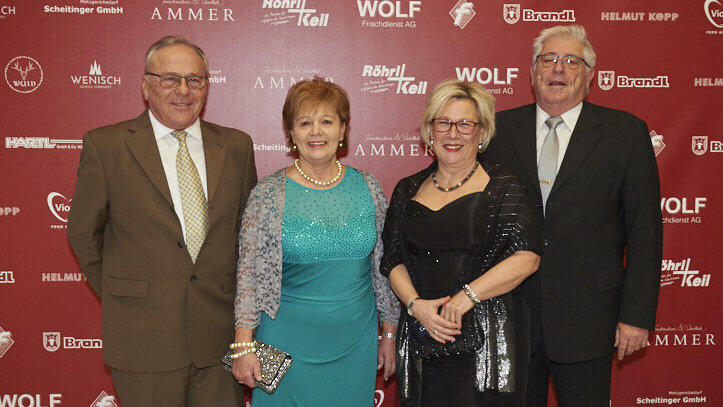 Die Metzgerzunft hat am Samstagabend in die Joseph-von-Fraunhofer-Halle eingeladen. Die Metzgerzunft hat am Samstagabend in die Joseph-von-Fraunhofer-Halle eingeladen.