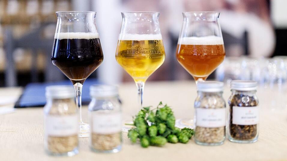 Die Sommeliers müssen die Biere blind auseinanderhalten können.