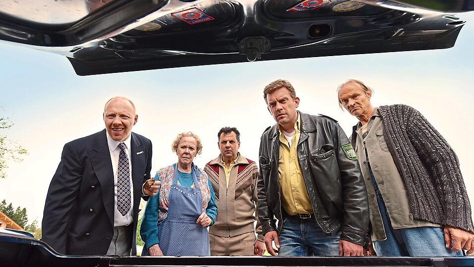 Statt Verbrechern sucht der Eberhofer aktuell nach Verstärkung: Für die Dreharbeiten zum nächsten Film der Reihe können sich bis 30. Juni Laienschauspielerinnen bewerben. Statt Verbrechern sucht der Eberhofer aktuell nach Verstärkung: Für die Dreharbeiten zum nächsten Film der Reihe können sich bis 30. Juni Laienschauspielerinnen bewerben.