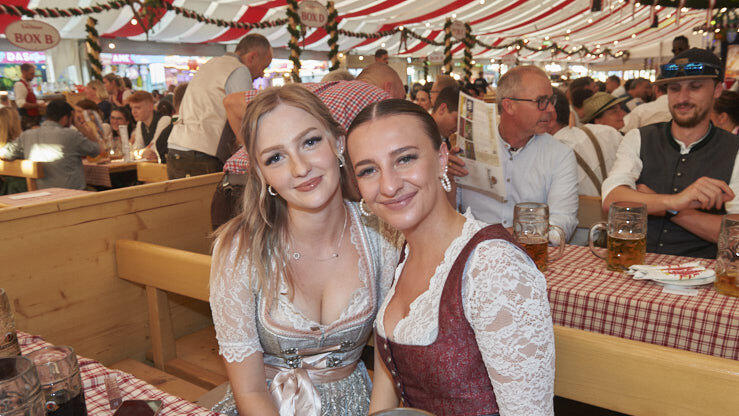 Die Partybilder vom Montag, 12. August 2024, aus dem Festzelt Lechner. Die Partybilder vom Montag, 12. August 2024, aus dem Festzelt Lechner.