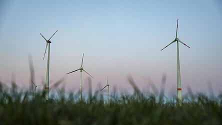 Ganze Windparks wollen Investoren &uuml;berhalb der Isar im Landkreis Landshut bauen. Andernsorts, wie in den Gemeinden Baierbach, Neufraunhofen, Velden und Wurmsham - je s&uuml;dlich von Landshut - wird kein einziges neues Windrad entstehen.
