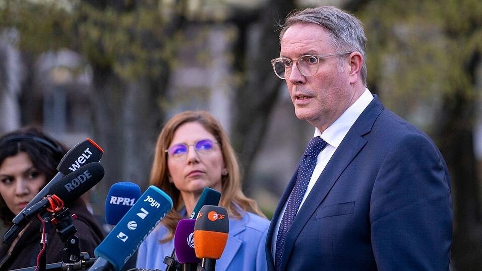 Der abgew&auml;hlte Ministerpr&auml;sident Alexander Schweitzer soll die Koalitionsverhandlungen mit der CDU f&uuml;r die SPD f&uuml;hren.