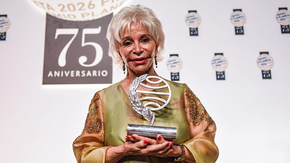Die chilenische Bestsellerautorin Isabel Allende h&auml;lt den mit einer Million Euro dotierten 75. Planata-Preis bei einer Gala in Barcelona.