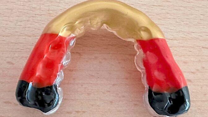 Ein Zahnschutz aus Lauerers Labor.