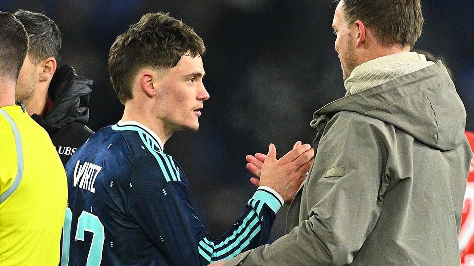 Julian Nagelsmann bedankt sich nach dem Sieg bei Matchwinner Florian Wirtz Julian Nagelsmann bedankt sich nach dem Sieg bei Matchwinner Florian Wirtz