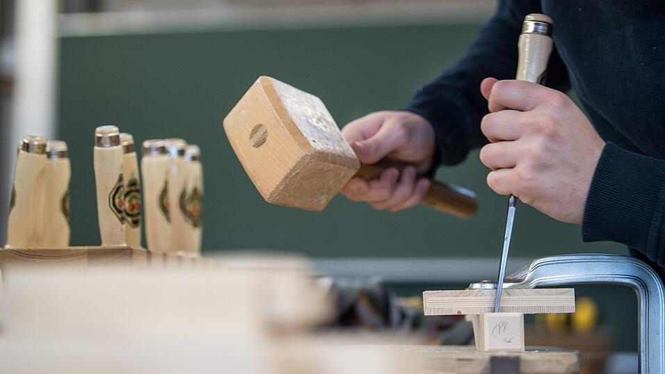 Das bayerische Handwerk findet wieder mehr Auszubildende. (Symbolbild) Das bayerische Handwerk findet wieder mehr Auszubildende. (Symbolbild)