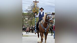 Mit Stolz tr&auml;gt Michael Pfeffer das Kreuz.