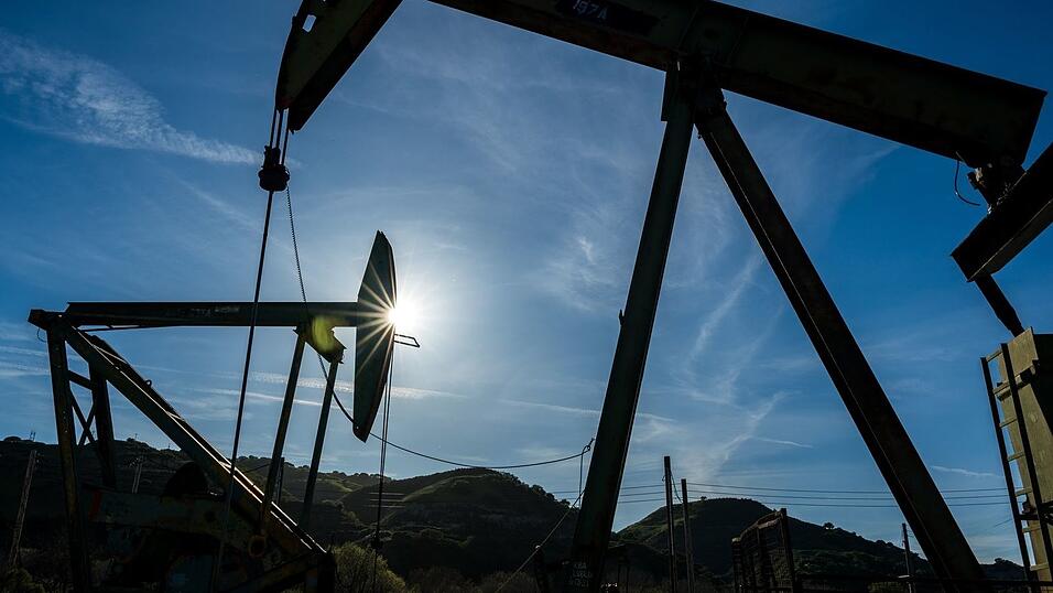 Mit dem Anstieg des &Ouml;lpreises drohen negative Folgen f&uuml;r die deutsche Wirtschaft (Archivbild)