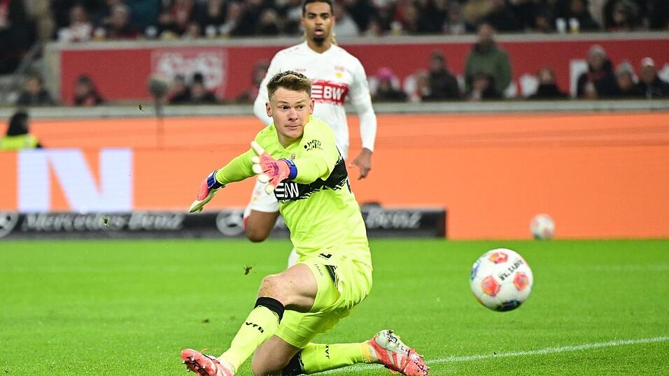 VfB-Torwart Nübel musste schon in der ersten Halbzeit zweimal hinter sich greifen. VfB-Torwart Nübel musste schon in der ersten Halbzeit zweimal hinter sich greifen.
