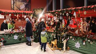 In der Stadthalle findet der Kunsthandwerkermarkt statt.