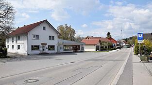 Bei der Schaffung einer Ortsmitte f&uuml;r Buch wird das Gel&auml;nde um den ehemaligen Nahkauf-Supermarkt (links auf dem Foto) eine zentrale Rolle spielen.