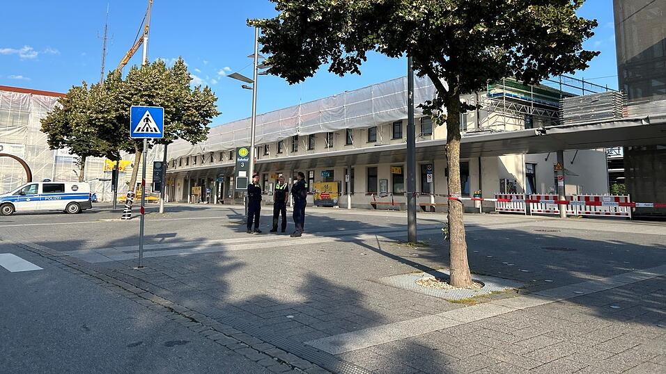 Der Sprengkörper soll noch im Laufe des Donnerstags entschärft werden. Der Sprengkörper soll noch im Laufe des Donnerstags entschärft werden.