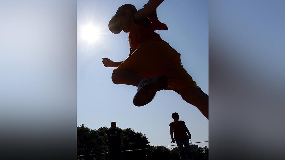 Der Weitsprung geh&ouml;rt zum Dreiklang der Bundesjugendspiele.