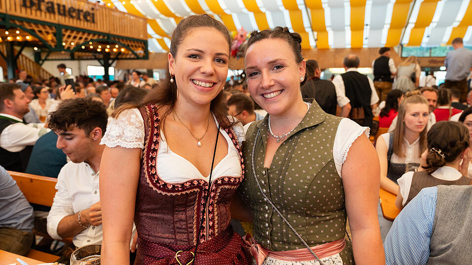 Die Partybilder vom Freitag, 18. August 2023, aus dem Festzelt Nothaft. Die Partybilder vom Freitag, 18. August 2023, aus dem Festzelt Nothaft.