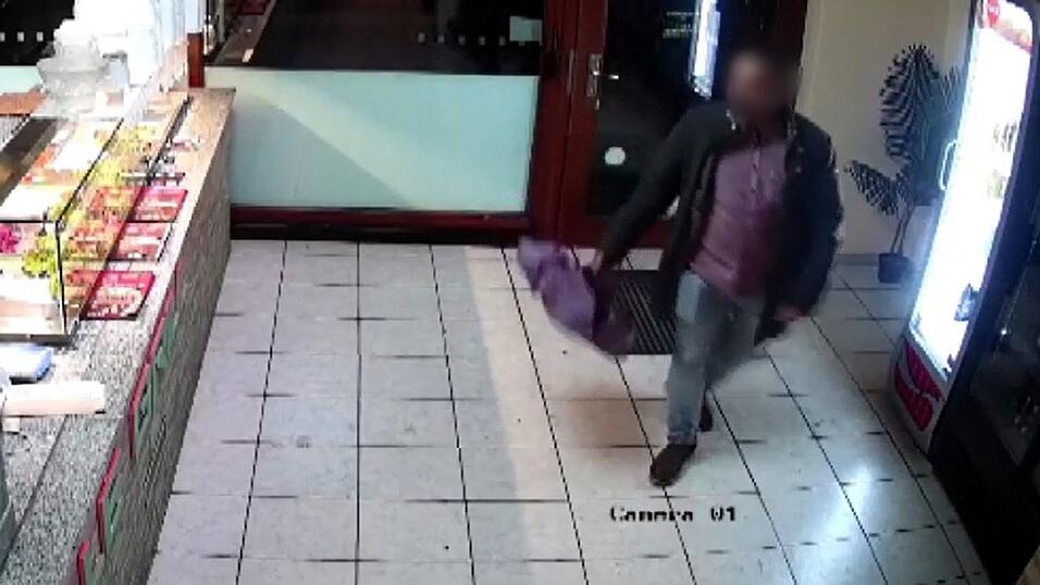 Taleb A. - hier ein Screenshot eines am 19. Dezember entstandenen Videos eines Grill-Imbisses - war vor seiner Tat lange schon im Visier der Behörden. (Archivbild) Taleb A. - hier ein Screenshot eines am 19. Dezember entstandenen Videos eines Grill-Imbisses - war vor seiner Tat lange schon im Visier der Behörden. (Archivbild)