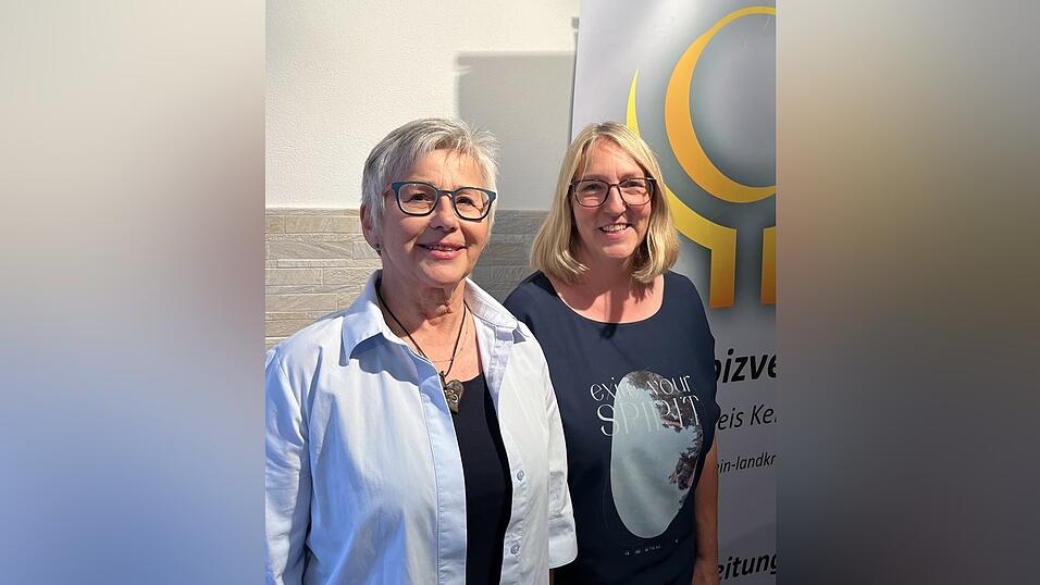 Die ehrenamtliche Hospizbegleiterinnen Rosa Ziegler (links) und Christine Bögl berichten von ihrer besonderen Aufgabe Die ehrenamtliche Hospizbegleiterinnen Rosa Ziegler (links) und Christine Bögl berichten von ihrer besonderen Aufgabe