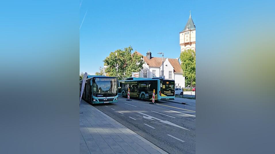 Die versuchsm&auml;&szlig;ige zentrale Busumsteigestelle in der Inneren Passauer Stra&szlig;e, aktuell dem Stadtplatzumbau geschuldet. Ob daraus eine Dauerl&ouml;sung wird?