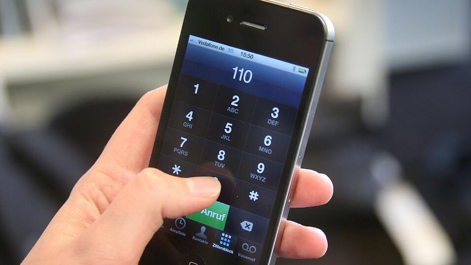 Betr&uuml;ger-Alarm am Donnerstag im ganzen Landkreis Regensburg. Dort wurden B&uuml;rger immer wieder von vermeintlichen Polizisten angerufen und nach Informationen &uuml;ber Wertgegenst&auml;nde in den jeweiligen Haushalten ausgefragt. (Symbolbild)