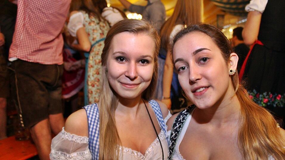 Die Fr&uuml;hjahrsdult 2017 in Landshut neigt sich dem Ende entgegen. Grund genug, noch einmal richtig in den Bierzelten zu feiern - abgerundet vom traditionellen Feuerwerk.