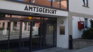 In der Verhandlung am Amtsgericht Straubing wurde der 23-Jährige zu einer Haftstrafe verurteilt. In der Verhandlung am Amtsgericht Straubing wurde der 23-Jährige zu einer Haftstrafe verurteilt.